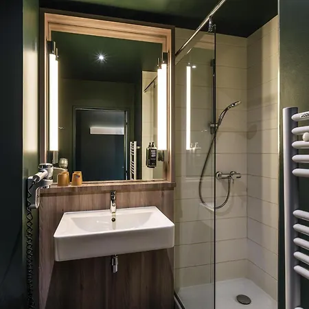 Ibis Lyon Est 호텔 3*