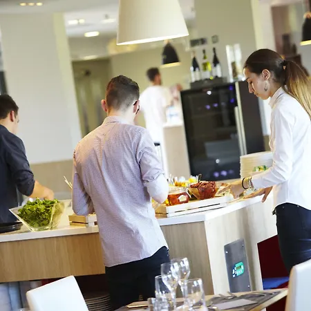 Ibis Lyon Est Hotel 3*