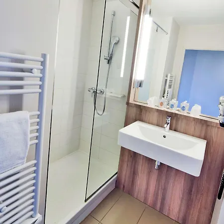 Ibis Lyon Est 3*
