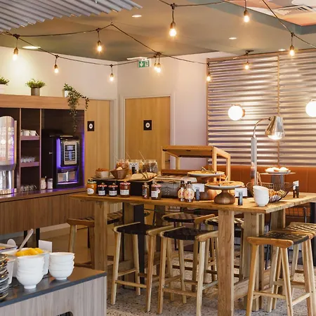 里昂基里亚德艾特 - 梅济约兹 - 澳罗伯特酒店