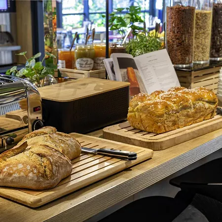 Ibis Lyon Est Отель 3*