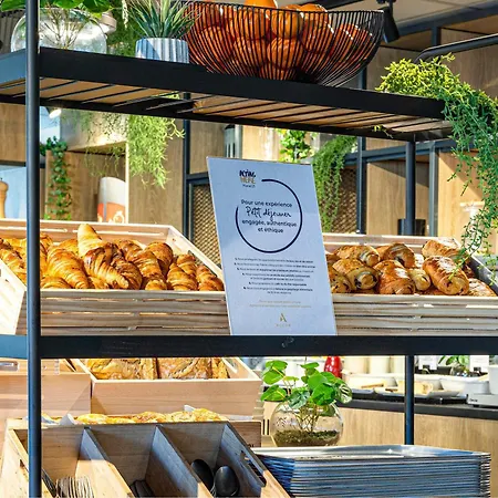 Отель Ibis Lyon Est Мезье