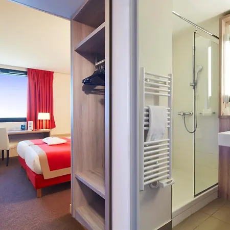 Отель Ibis Lyon Est 3*