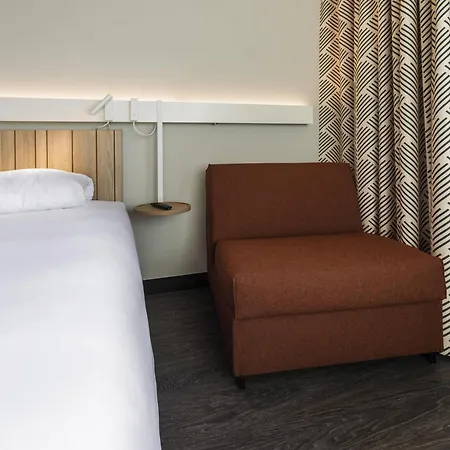 Ibis Lyon Est 3* Мезье
