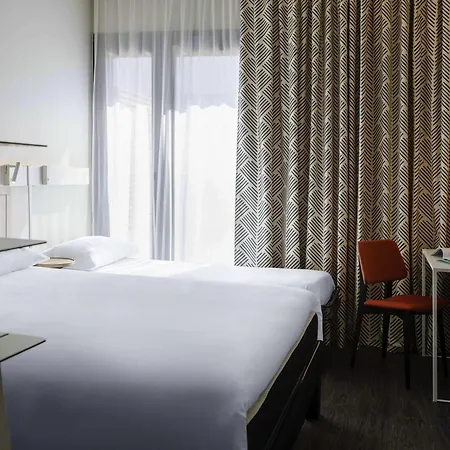 Ibis Lyon Est 호텔 3*