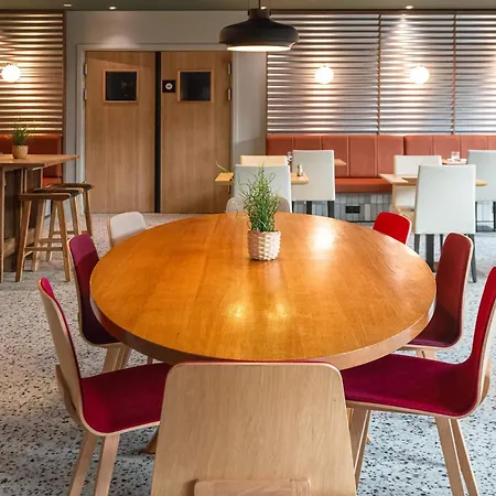 Ibis Lyon Est 호텔 3*
