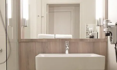 Ibis Lyon Est 3*