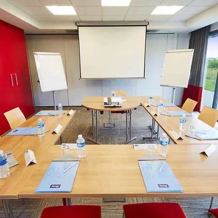 Ibis Lyon Est 3*